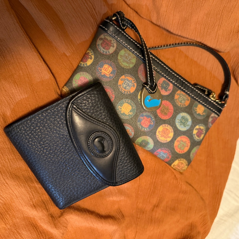 Vintage dooney AWL black on black wallet and medallion zip case clutch